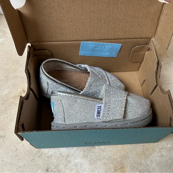 TOMS tiny Alpargatas baby Velcro shoes silver glitter size T3 (fits 6-12m) New - Picture 2 of 7